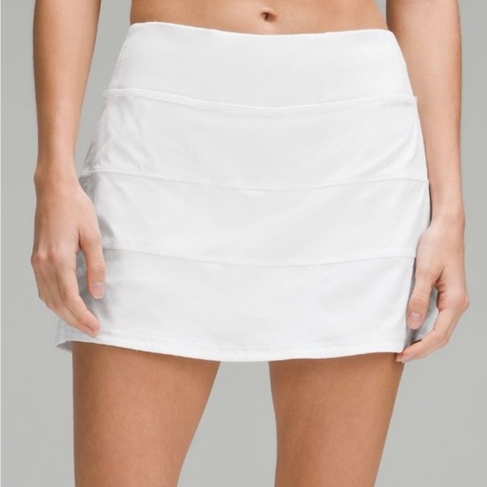 Lululemon Womens Tennis Skirt (size 4)